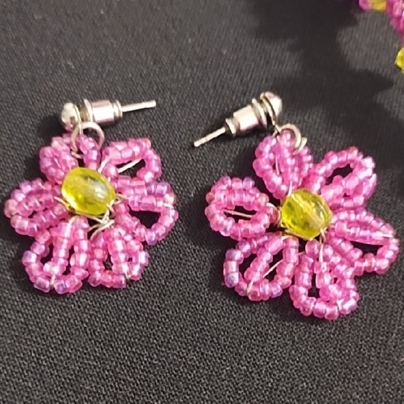Y2K Vibrant Pink and Green Beaded Floral Jewelry Set Bracelet & Post Earrings - Picture 2 of 13